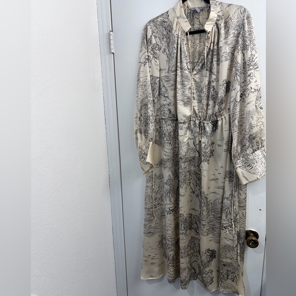 H&M Cream and Gray Long Sleeve Dress - Picture 4 of 14